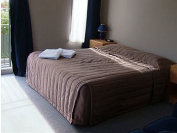 Motel Courtesy Court 3*