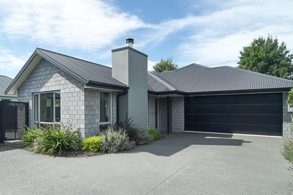 Holiday home Ilam Villa - Christchurch Holiday Homes *