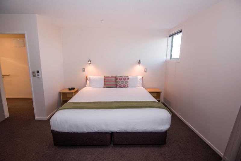 Quest Cathedral Junction Serviced 4*