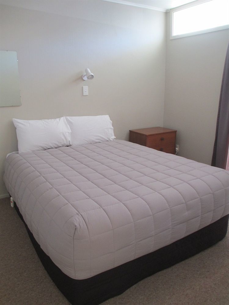 Merivale Court & Motel