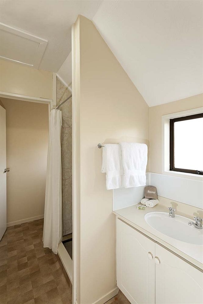 Merivale Court & Motel 3*