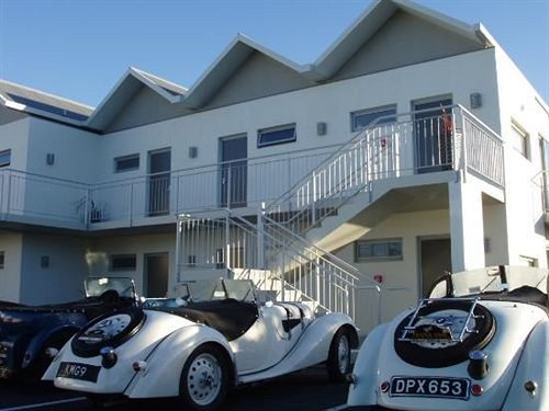 Airport Delta Motel 4*