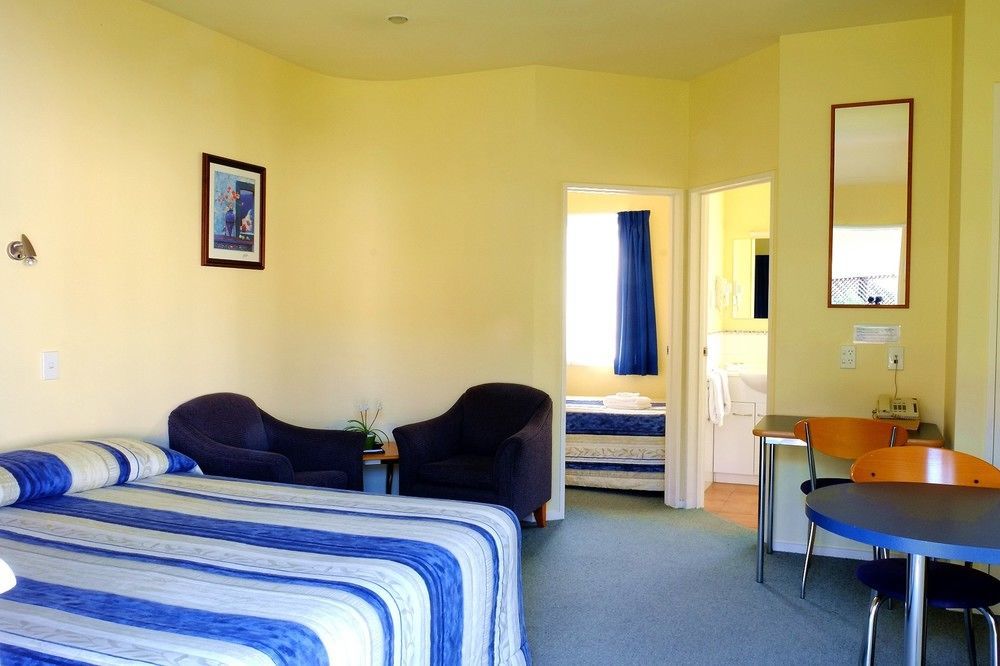 Airport Birches Motel 4*