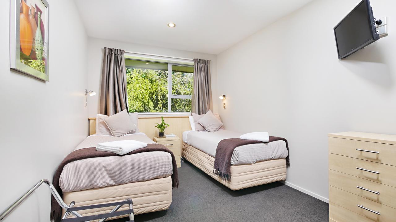 Arthur's Court Motor Motel 5*