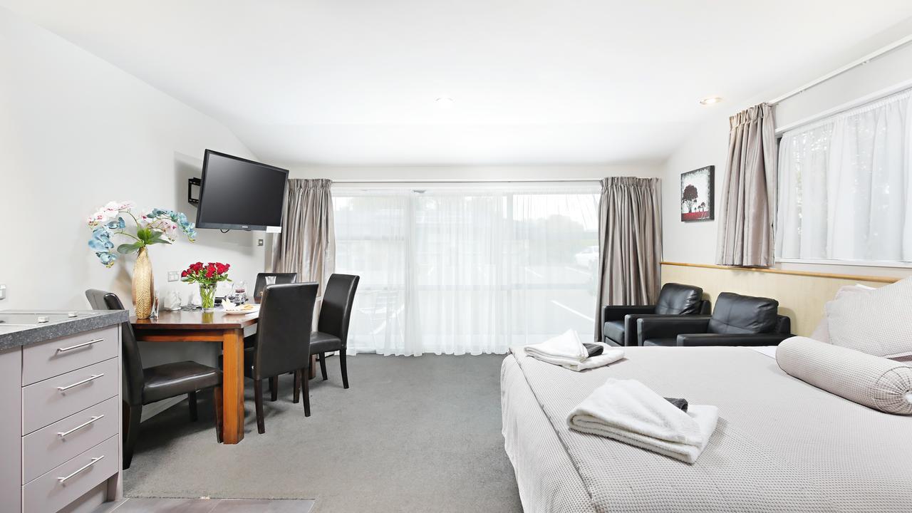 Arthur's Court Motor Motel 5*