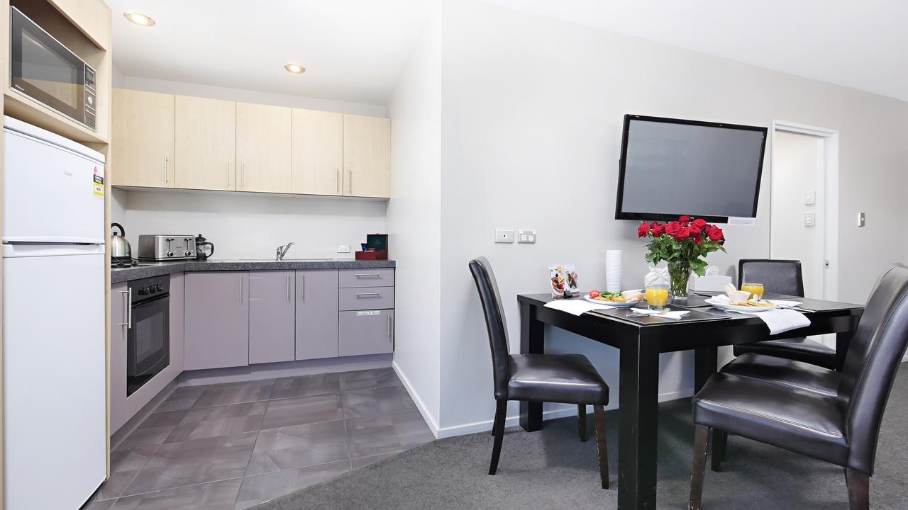 Arthur's Court Motor Motel 5*