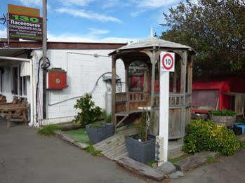 Hotel Racecourse Backpackers