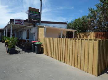 Racecourse Backpackers Hotel 2*