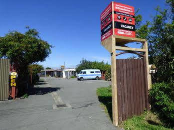 Racecourse Backpackers Hotel