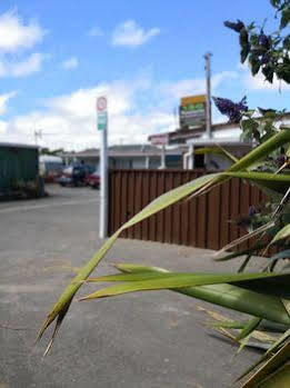 Racecourse Backpackers Hotel 2*