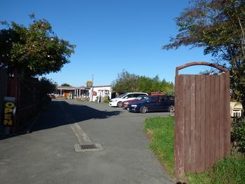 Racecourse Backpackers Hotel