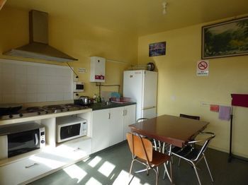 Racecourse Backpackers Hotel 2*