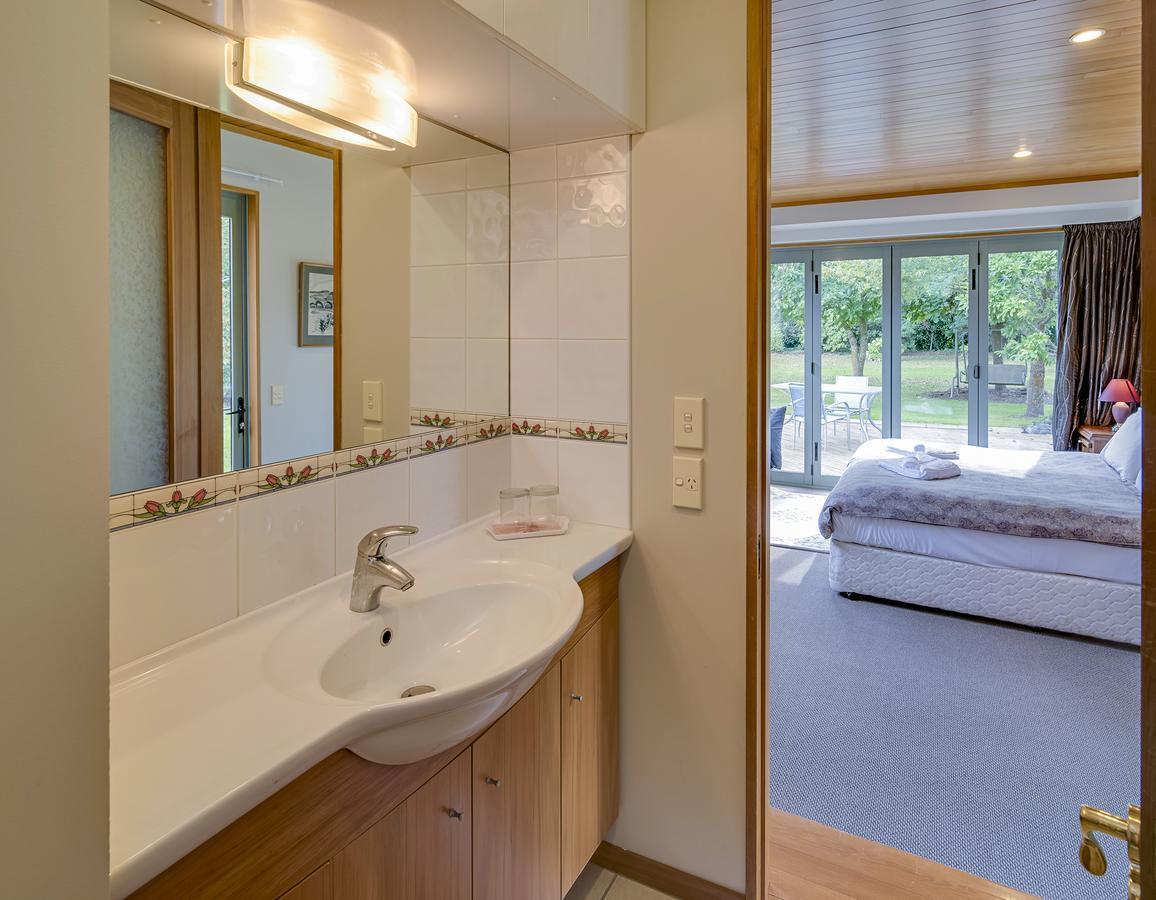 Shamrock Garden Airport Bed & Breakfast 4*