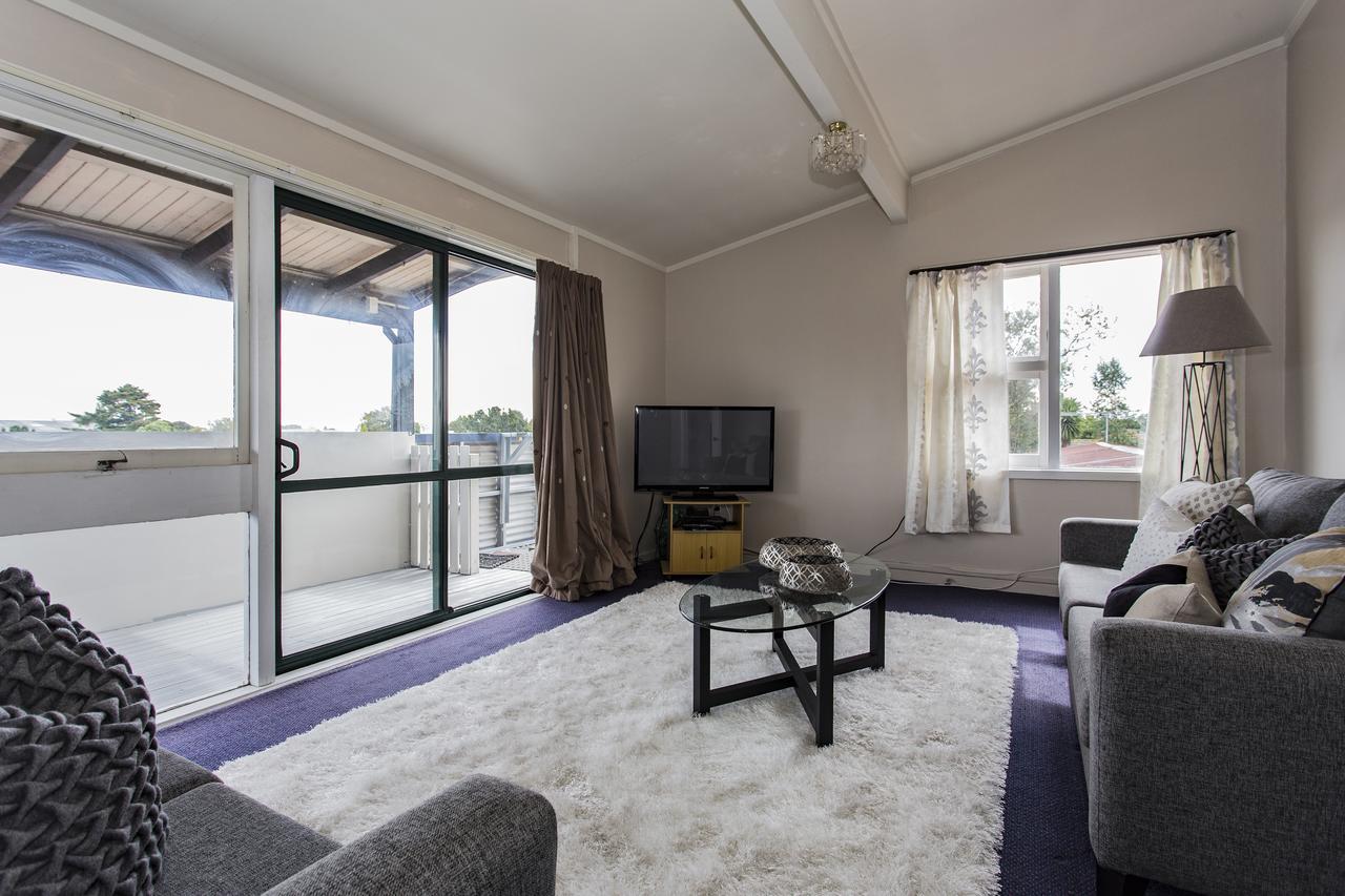 Blenheim Road Motor 3*