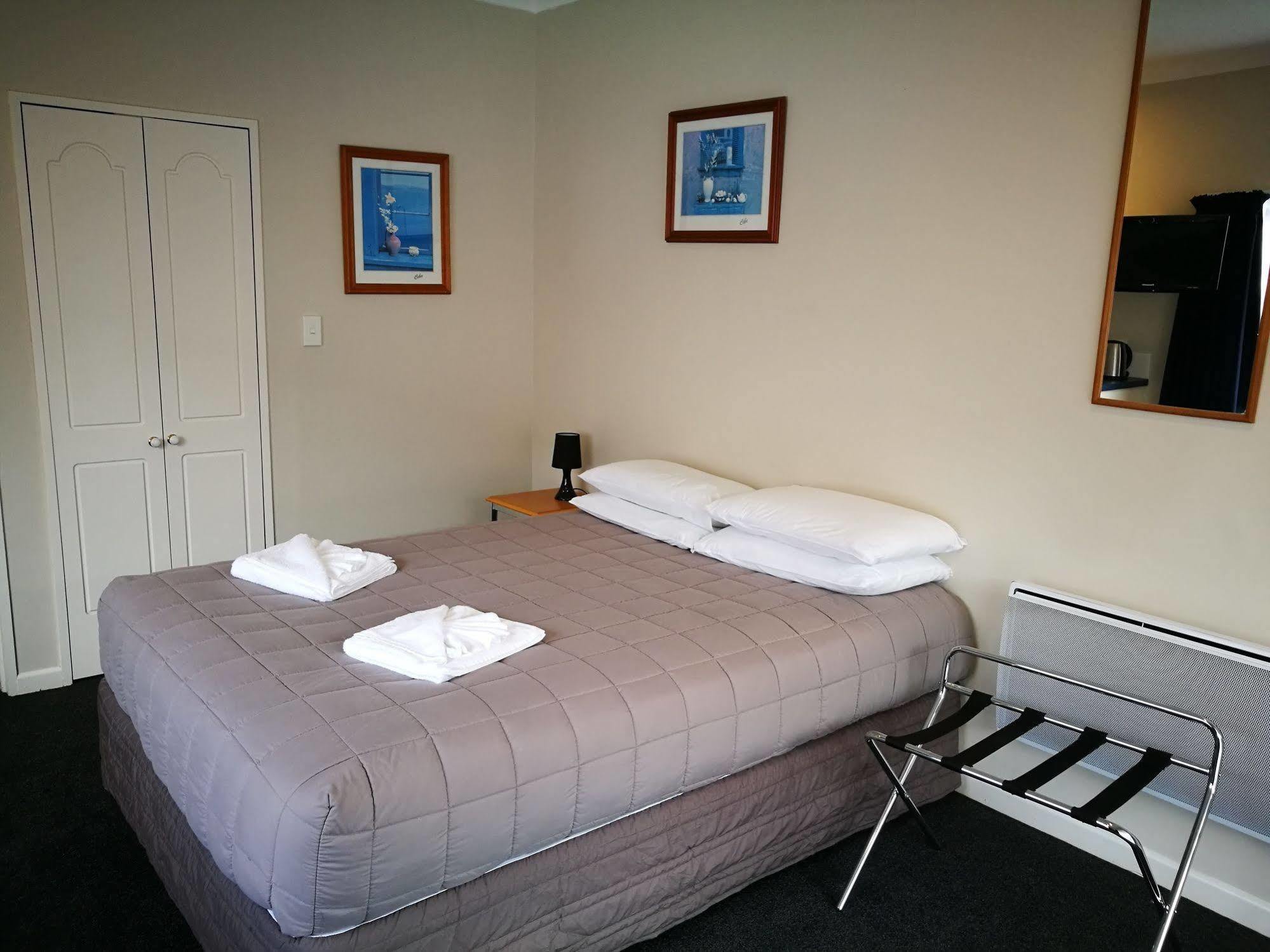 Airport Birches Motel 4*