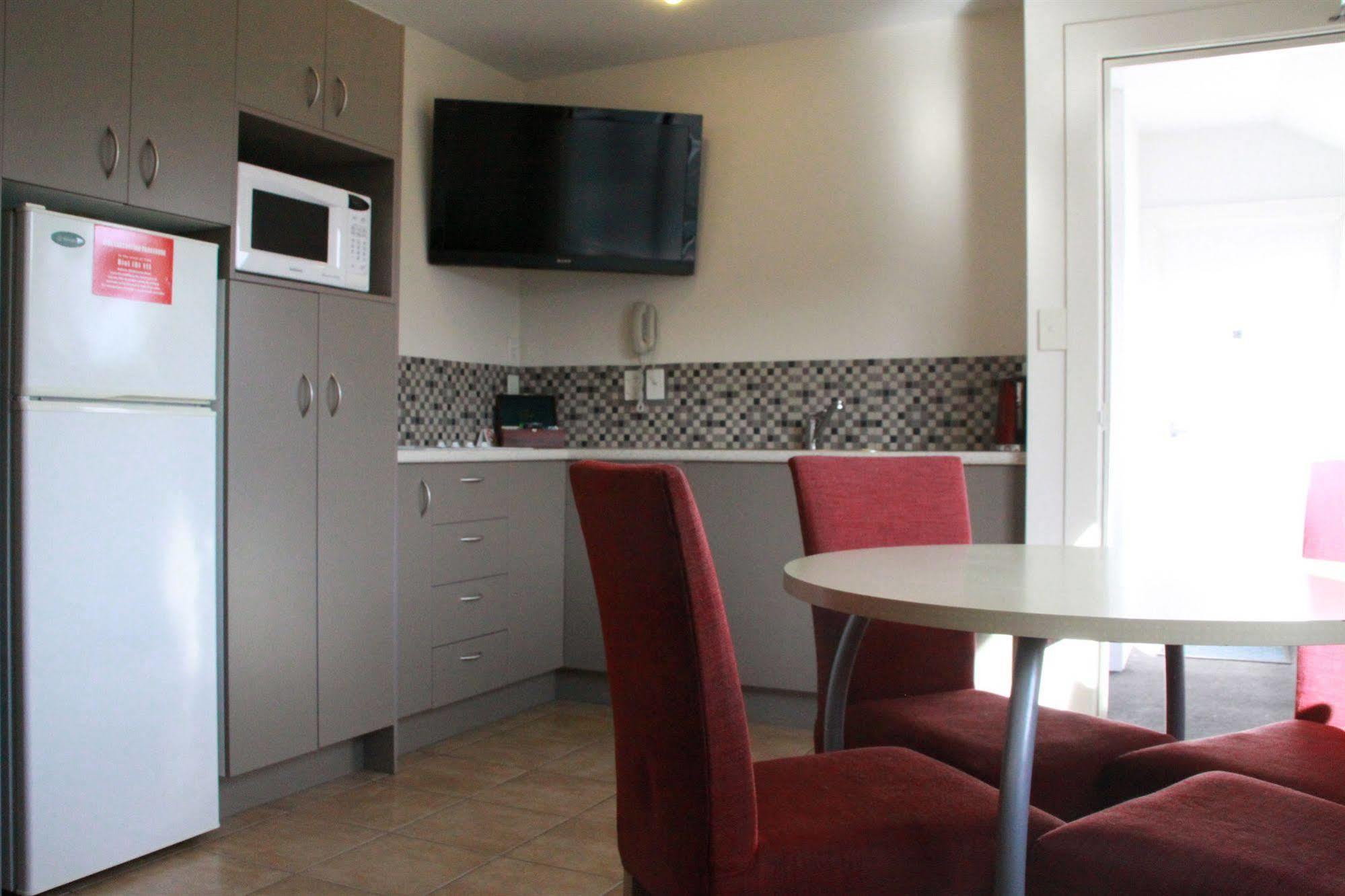 298 Westside Motor Motel
