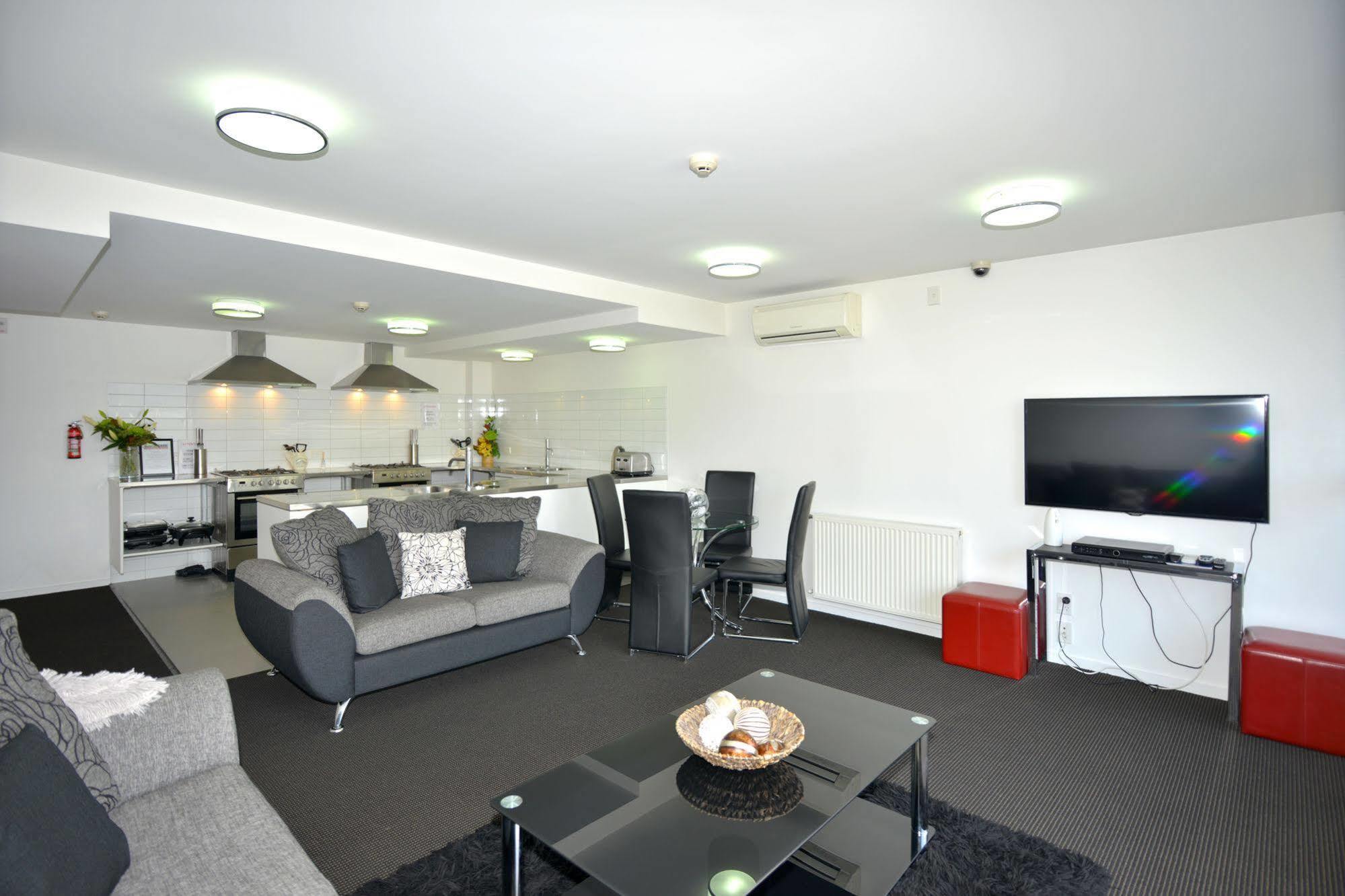Southwark & 4*
