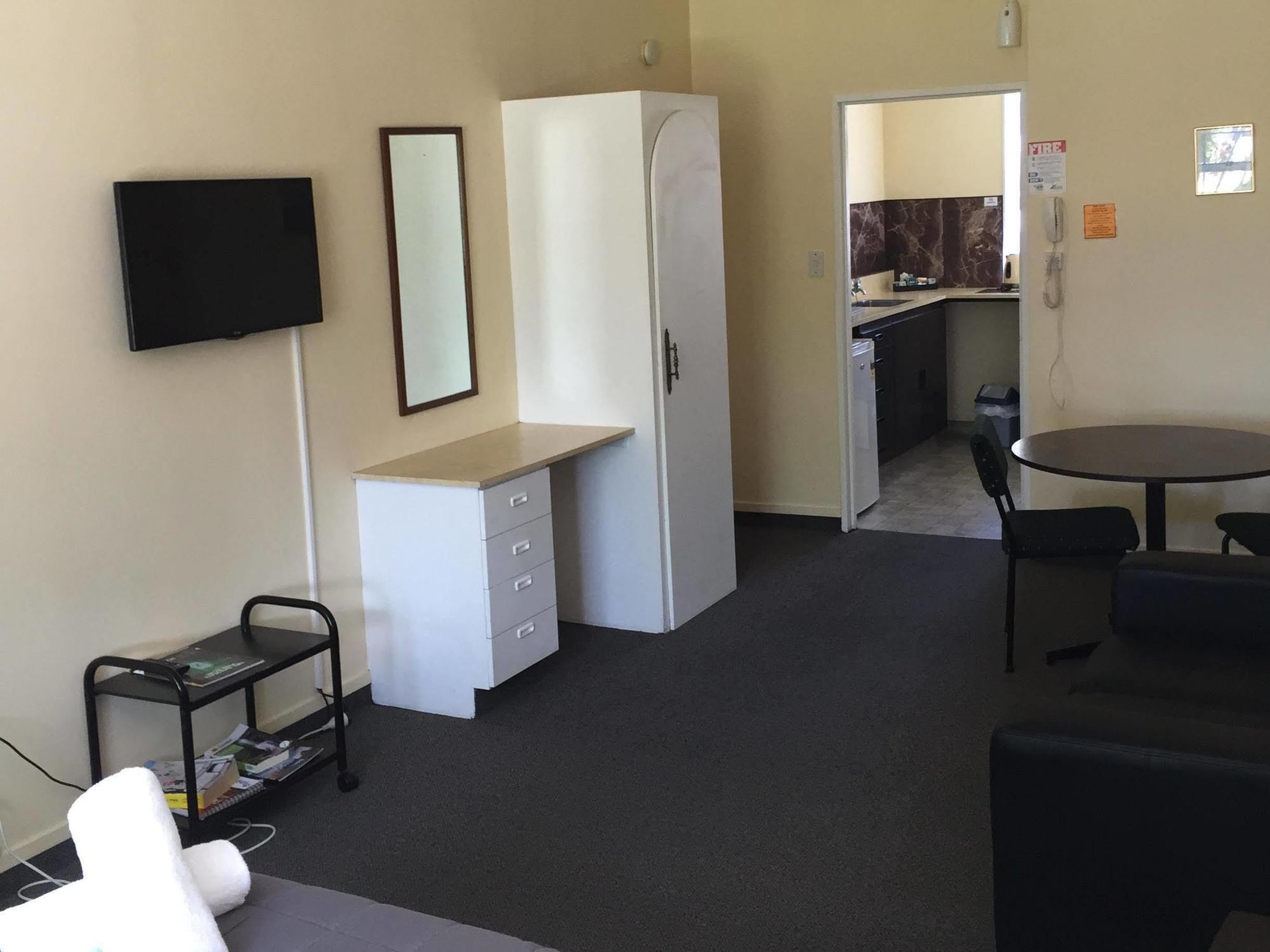 Ferry Motel 3*