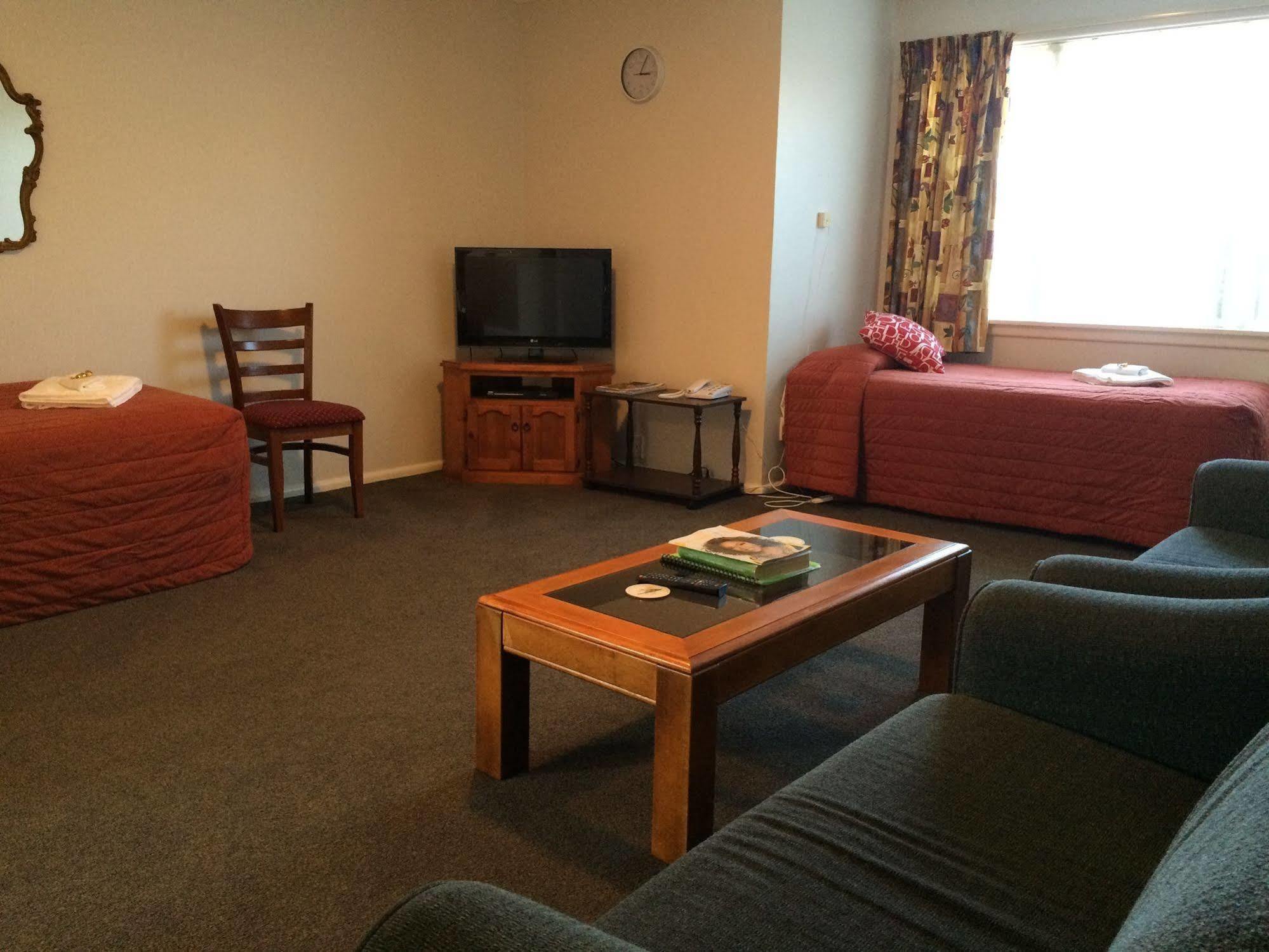 Motel Earnslaw 3*
