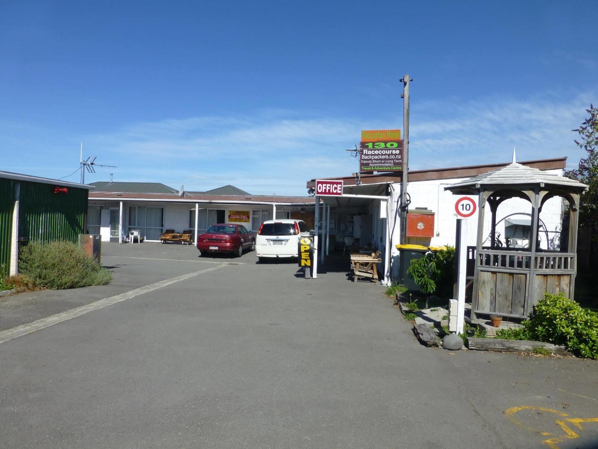 Racecourse Backpackers Hotel