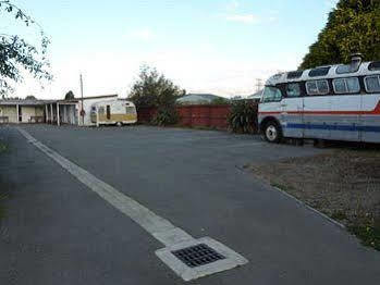 Racecourse Backpackers Hotel 2*