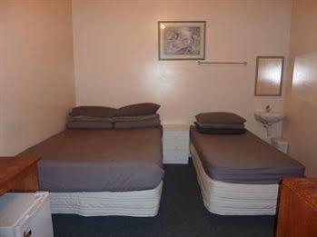 Racecourse Backpackers Hotel