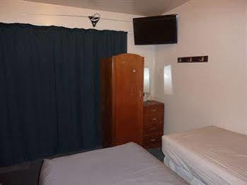 Hotel Racecourse Backpackers 2*
