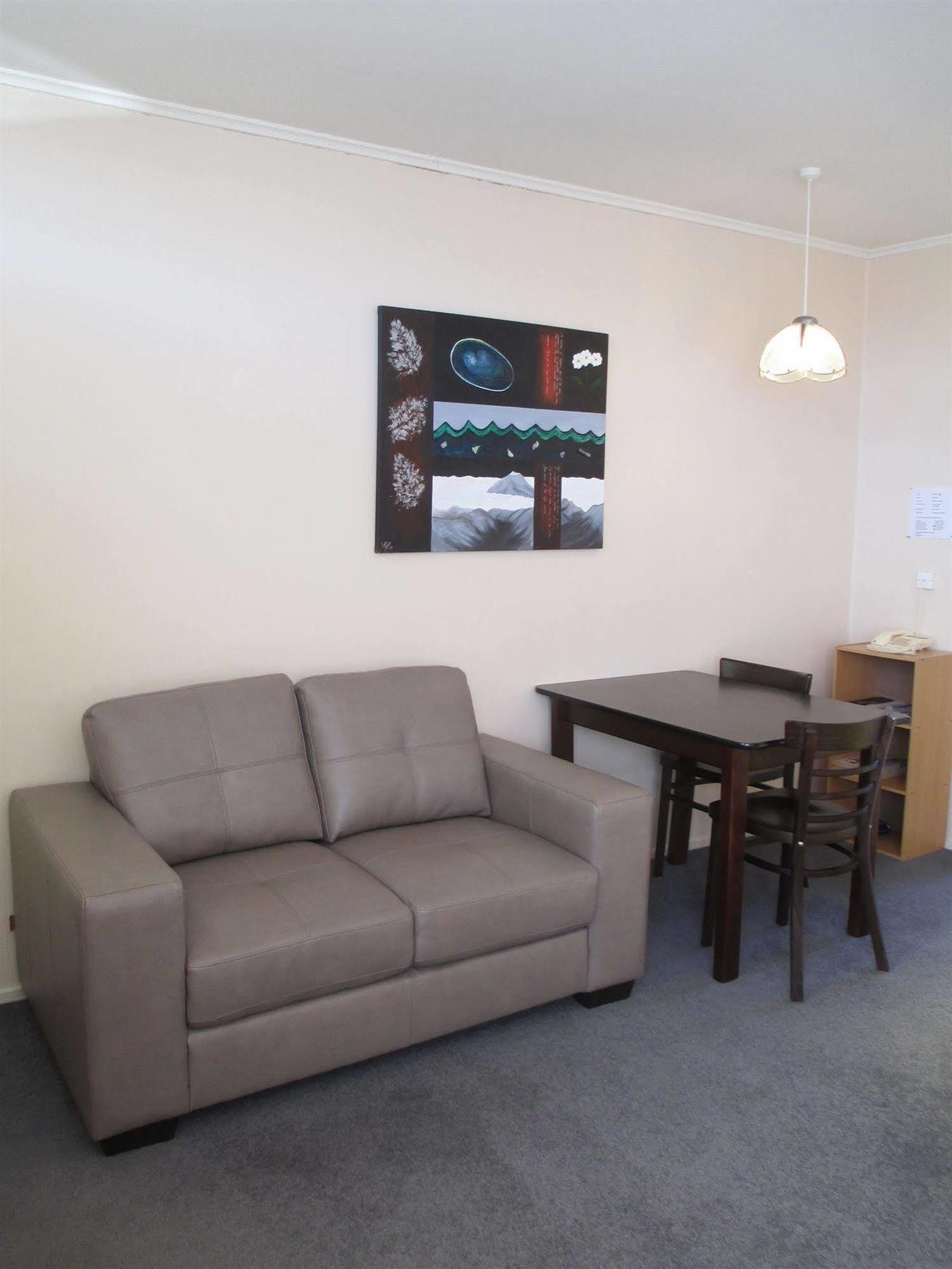 Merivale Court & 3*