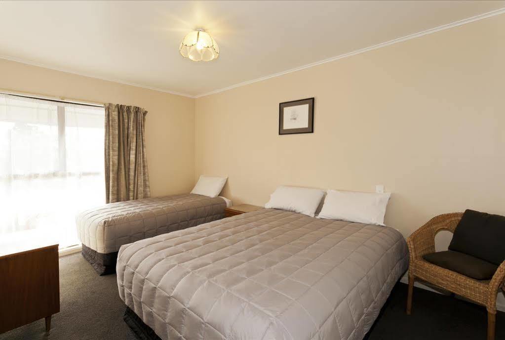 Merivale Court & Motel 3*