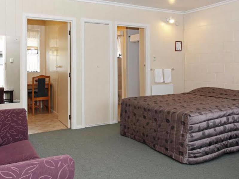 Econo Canterbury Court Motel