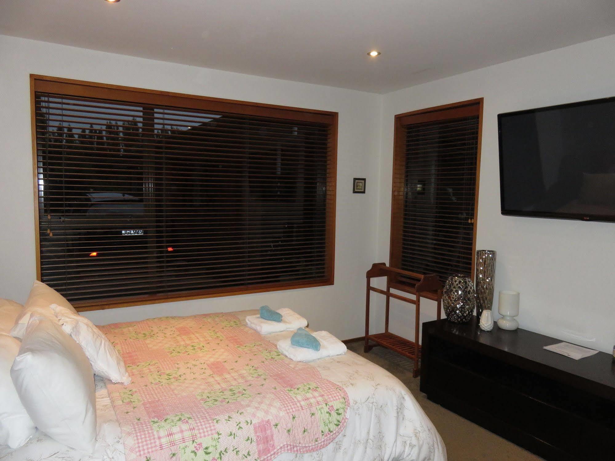 Maples On Harewood Bed & Breakfast Christchurch