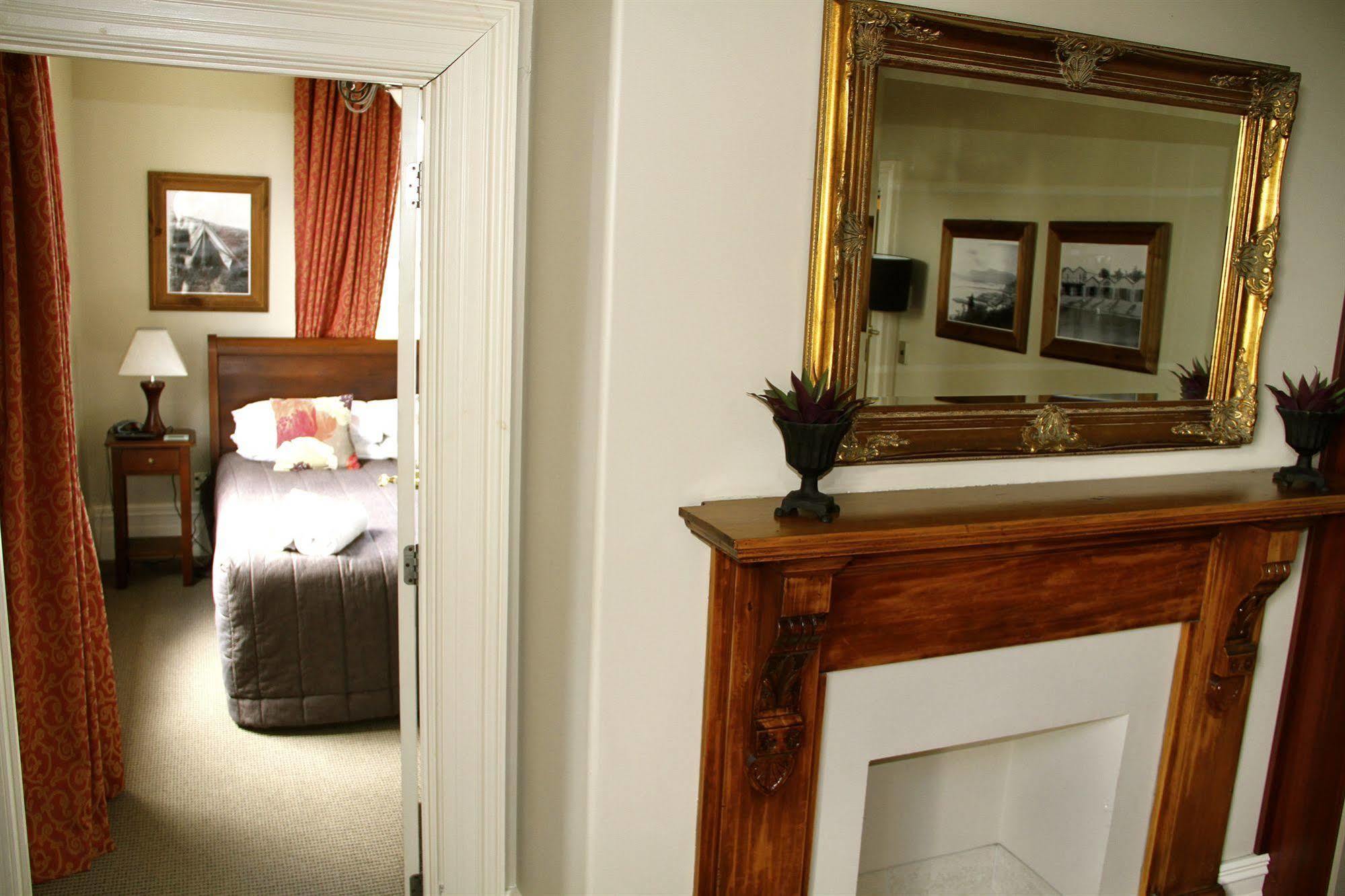 Merivale Manor 4*
