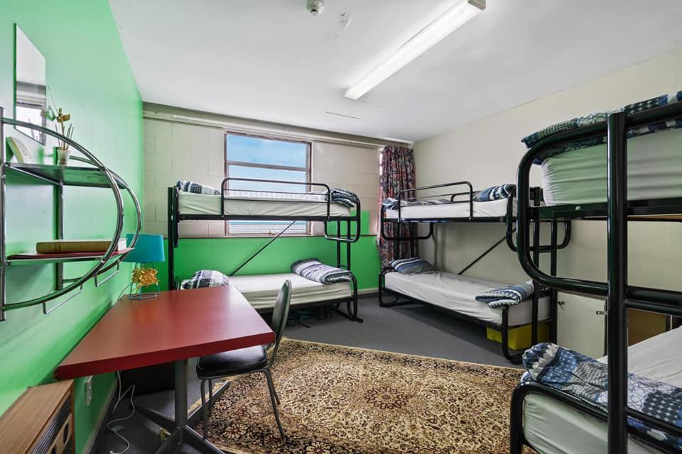 Point Break Backpackers Hostel *