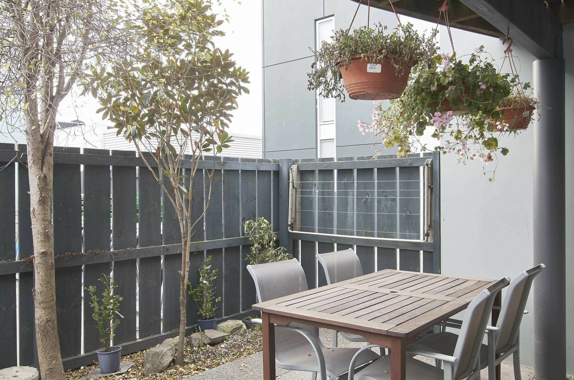 Riccarton Loft - Christchurch Holiday Homes