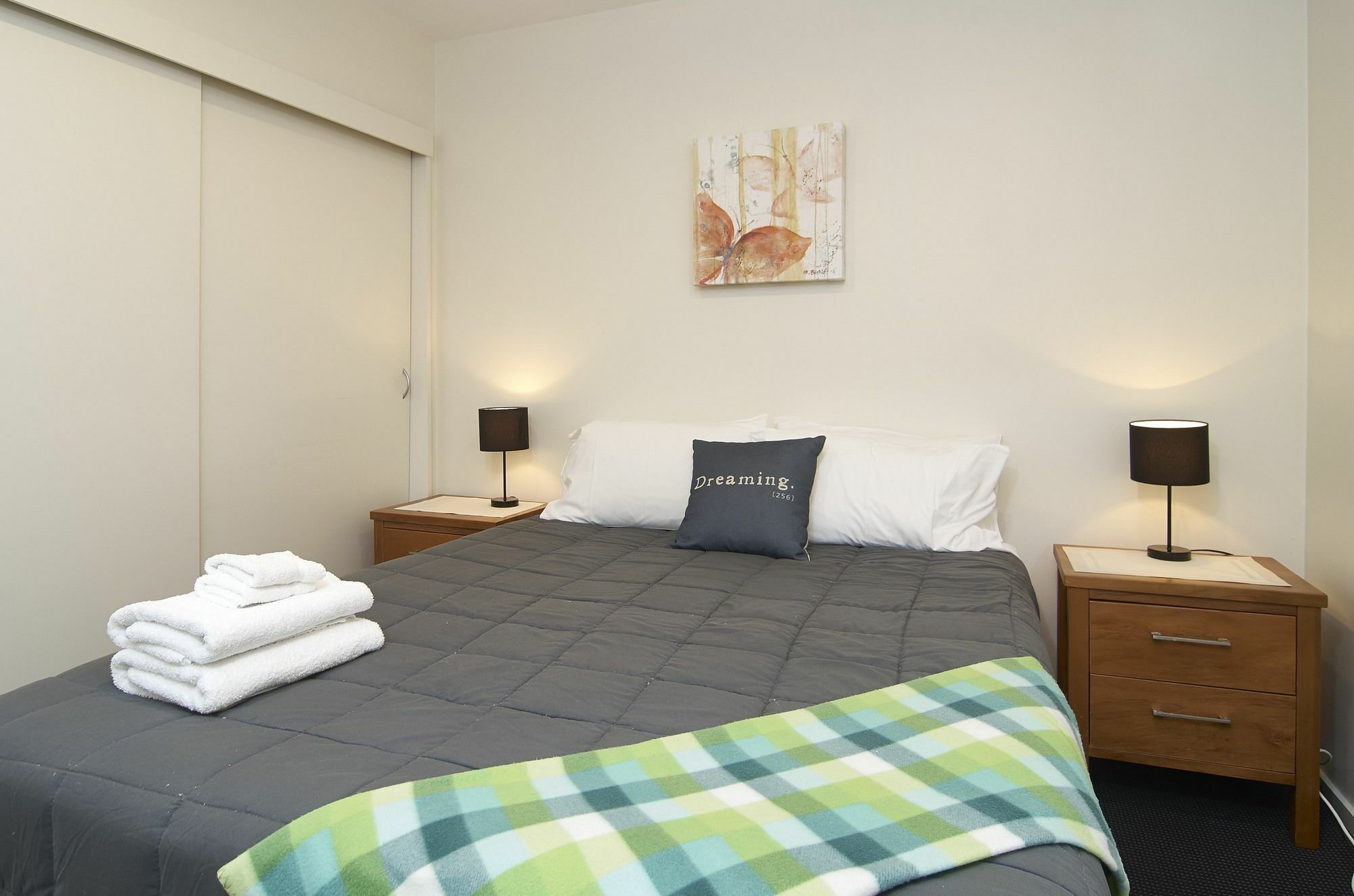 Riccarton Loft - Christchurch Holiday Homes * Christchurch