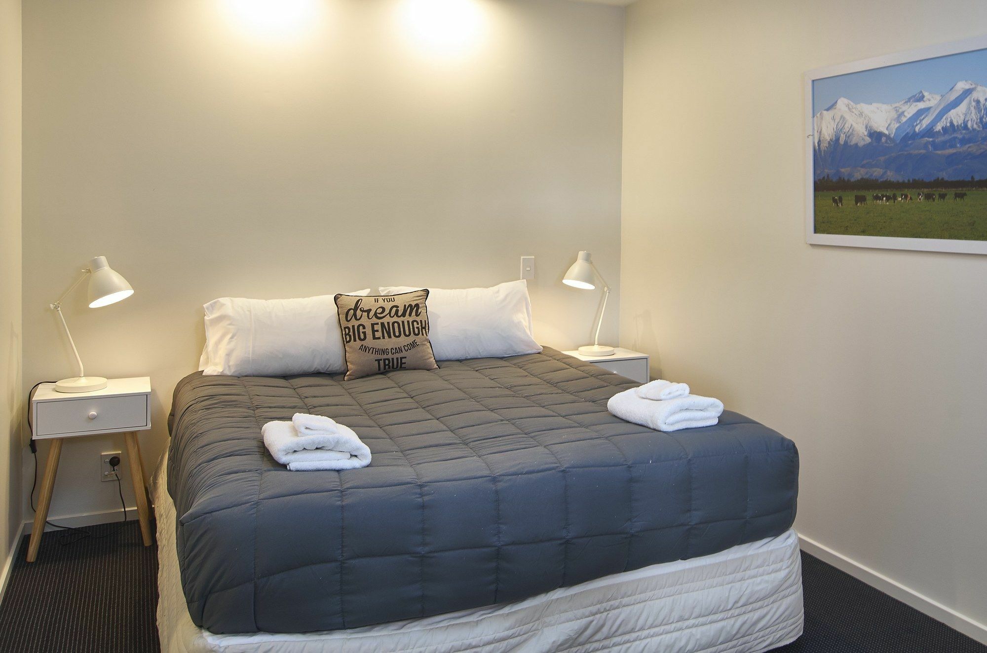 Apartment Riccarton Loft - Christchurch Holiday Homes *
