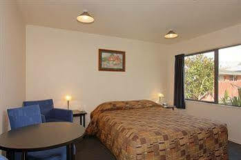 Motel 298 Westside Motor 4*