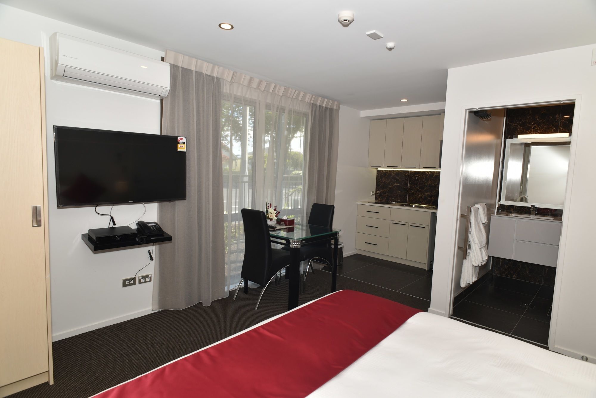 Bealey Plaza Motel 5*