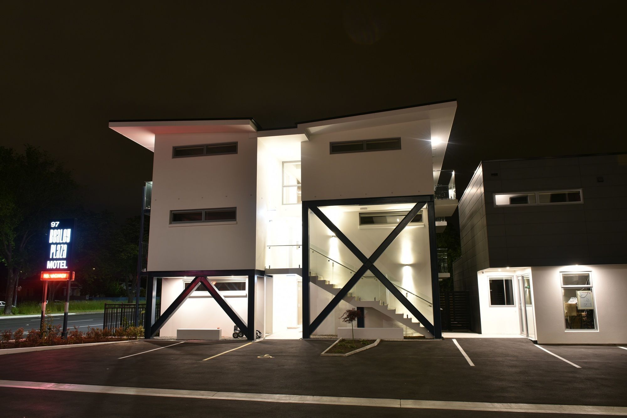 Motel Bealey Plaza 5*