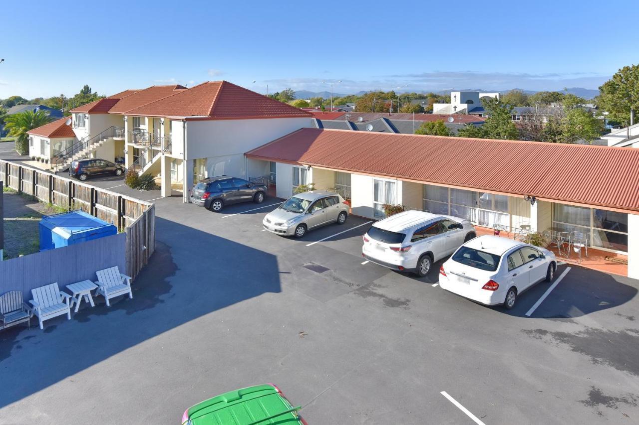 Northcote Motor 3*