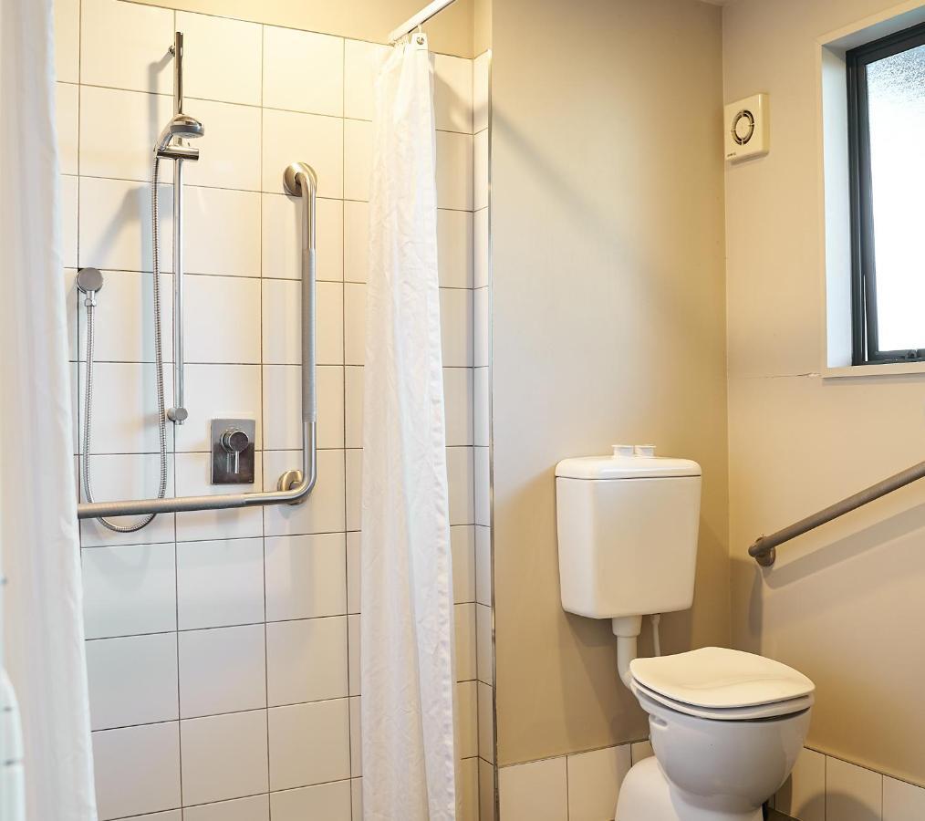 Azena & 4* Christchurch
