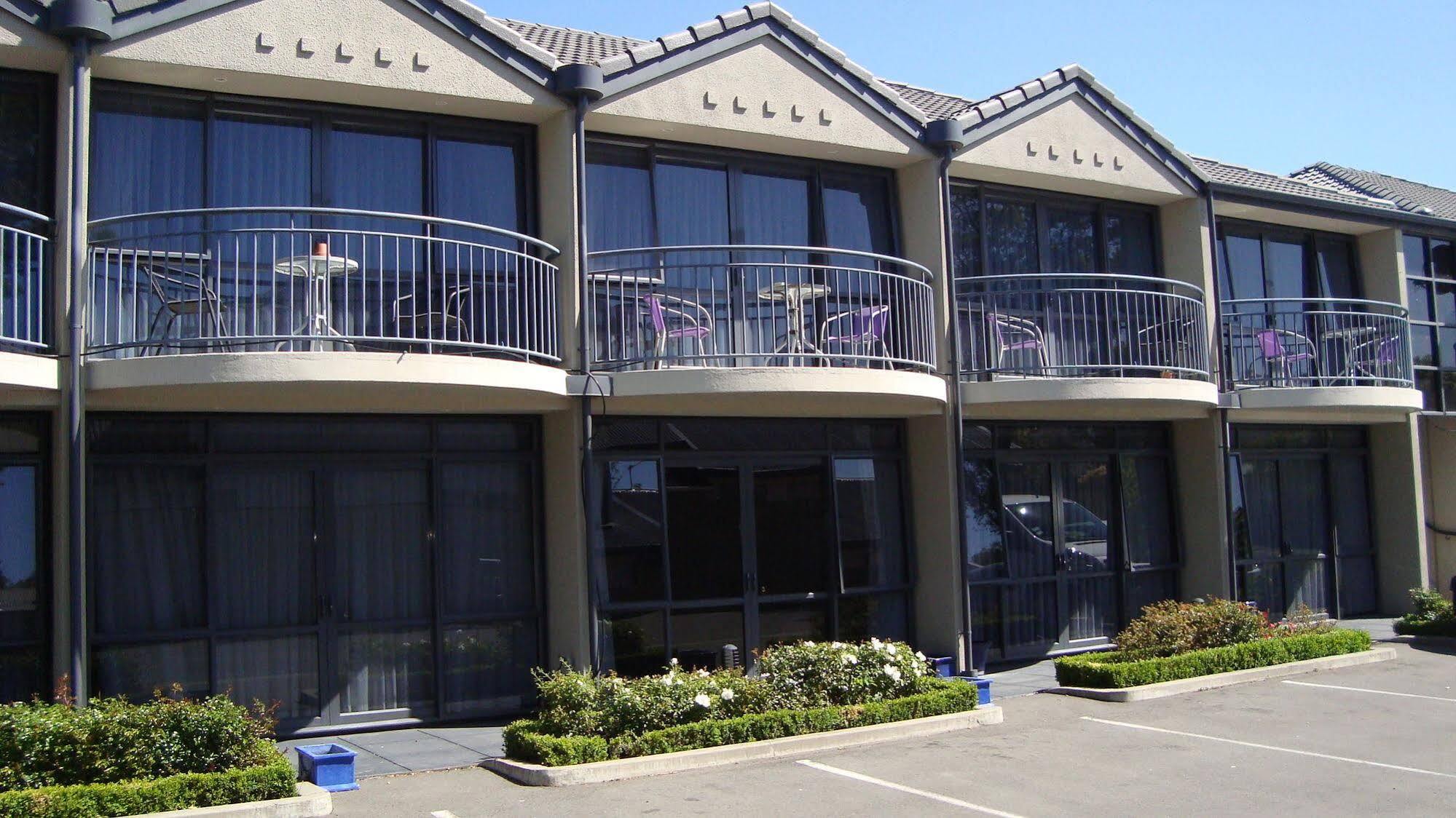 Azena & 4* Christchurch