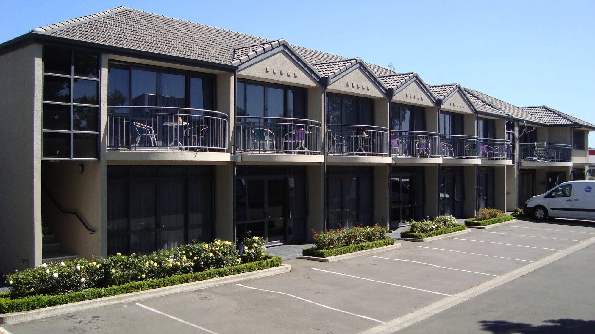Azena & Motel