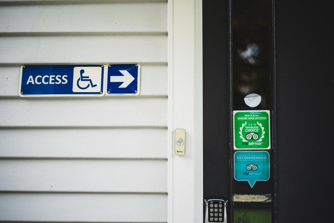 Guest house Kiwi Basecamp Backpackers 5*