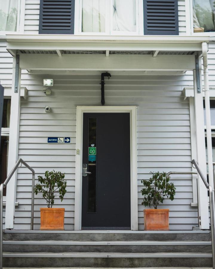 Guest house Kiwi Basecamp Backpackers 5*
