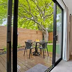 City Living - Christchurch Holiday Home