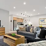 City Living - Christchurch Holiday Home