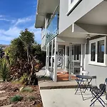 Fully Renovated Hillside Apartment Close To City