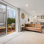 City Escape - Christchurch Central Apartment