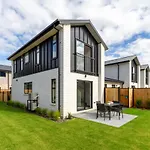 Riccarton 2 Bed 1 Bath W/Garage